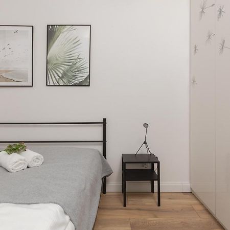 Forum Wola Jana Kazimierza Apartment By Noclegi Renters Warszawa Exteriör bild